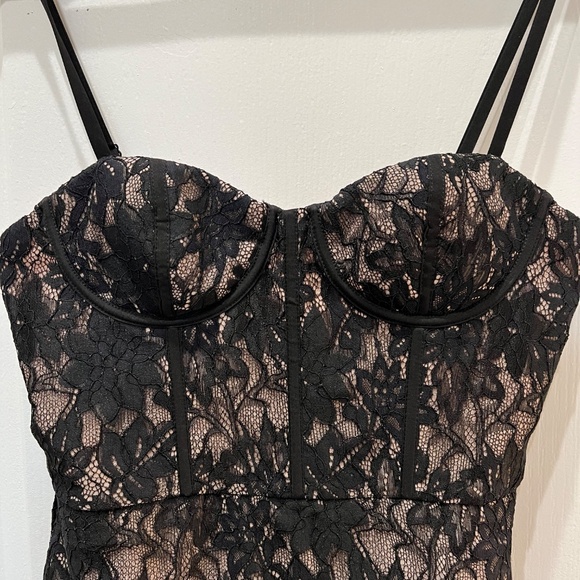 Lace Bustier Dress - Picture 5 of 7